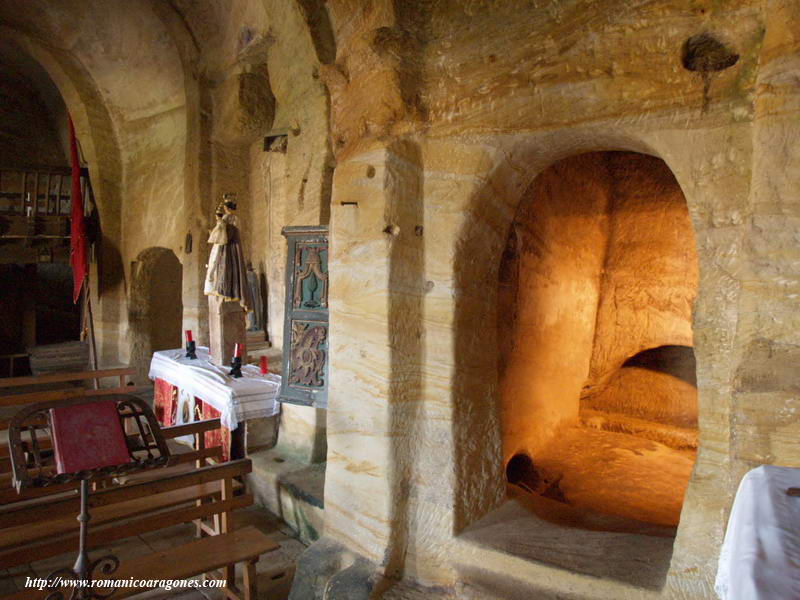 LATERAL DE LA NAVE IZQUIERDA HACIA LOS PIES DEL TEMPLO